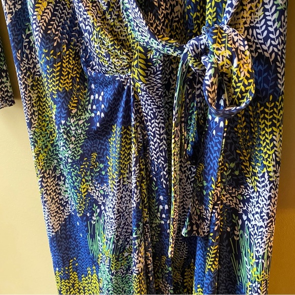 BCBGMAXAZRIA Designer Wrap Dress Medium Blue Yellow Floral Wrap 3/4 Sleeves - Picture 3 of 15